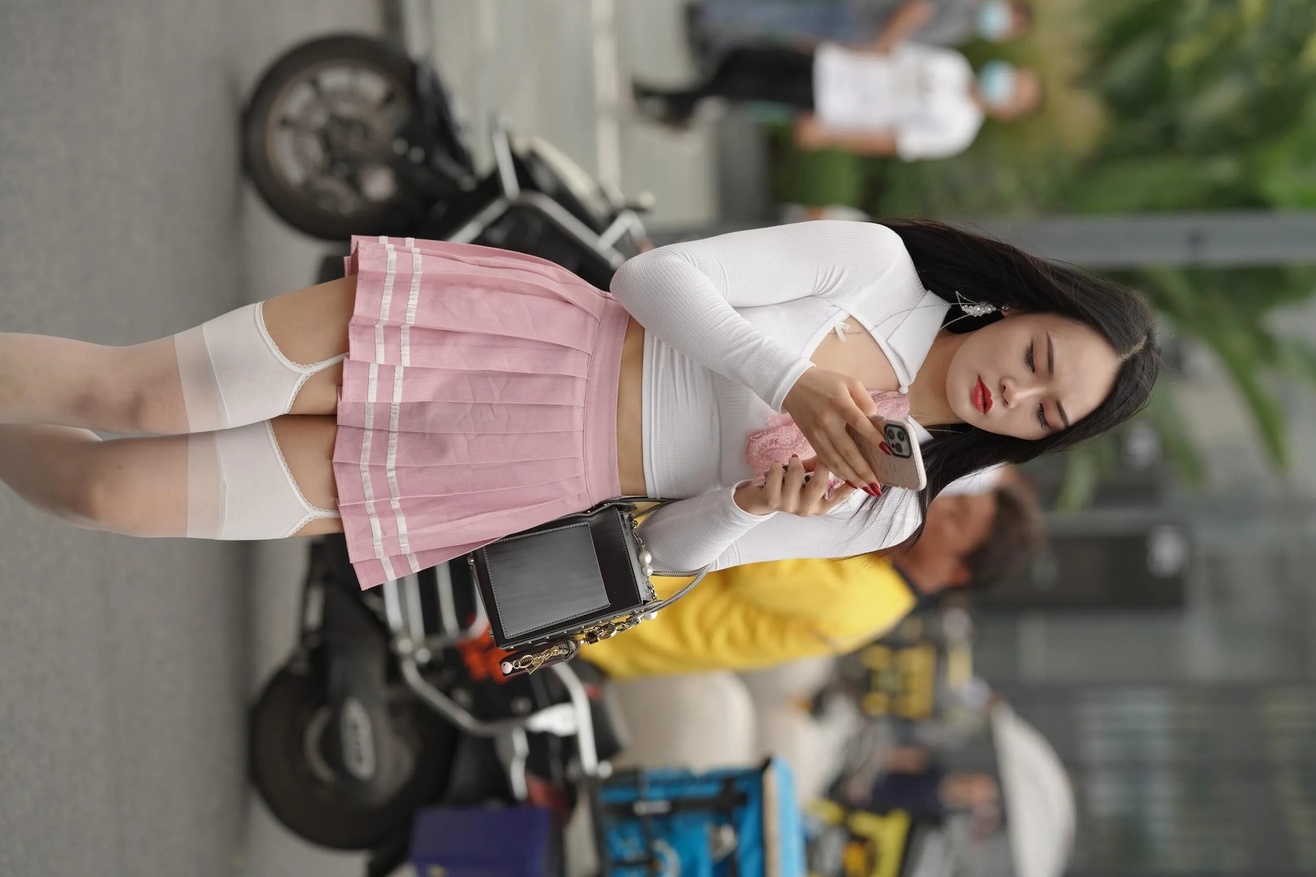 魔镜街拍 NO.161 街拍白丝吊带袜美女 [109P]插图